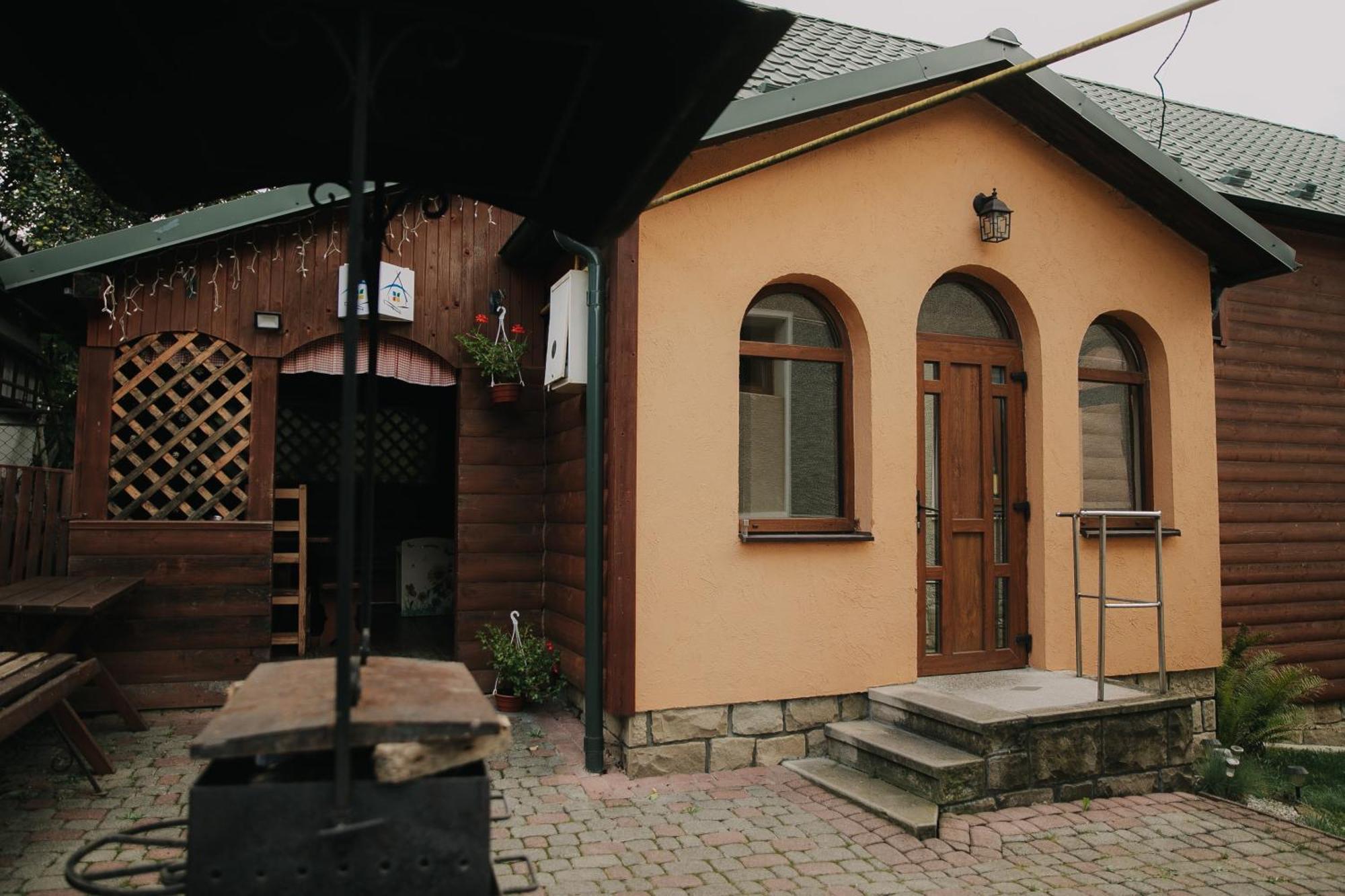 Dereviy Villa Yaremche Exterior photo